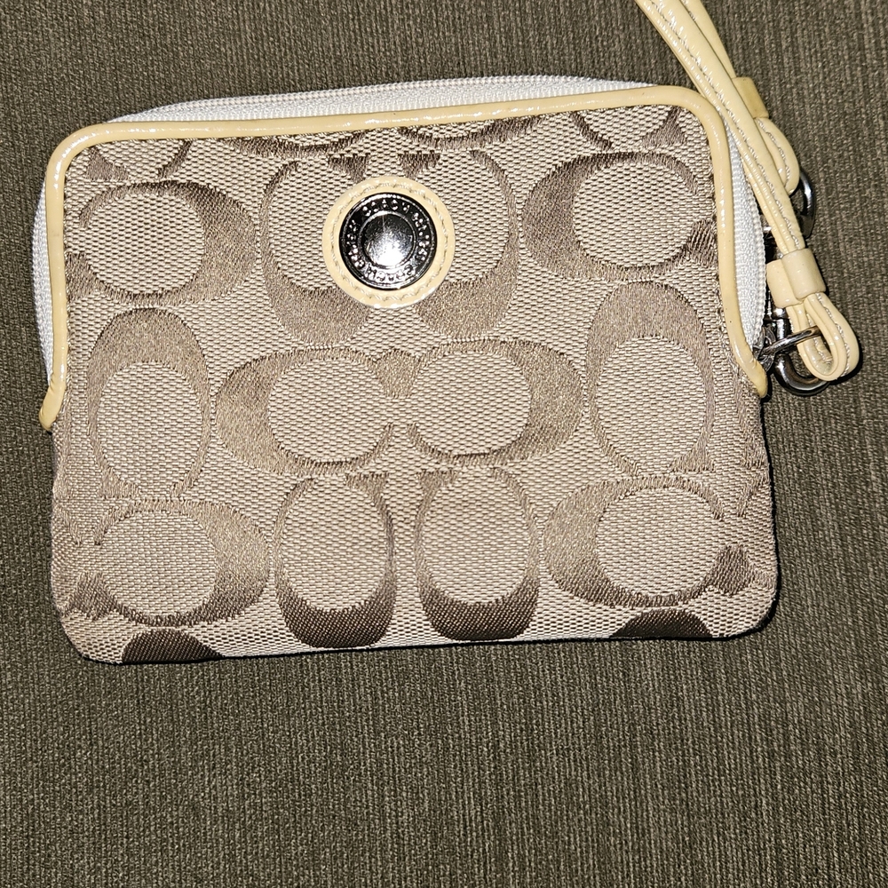 Coach Clutch in Beige